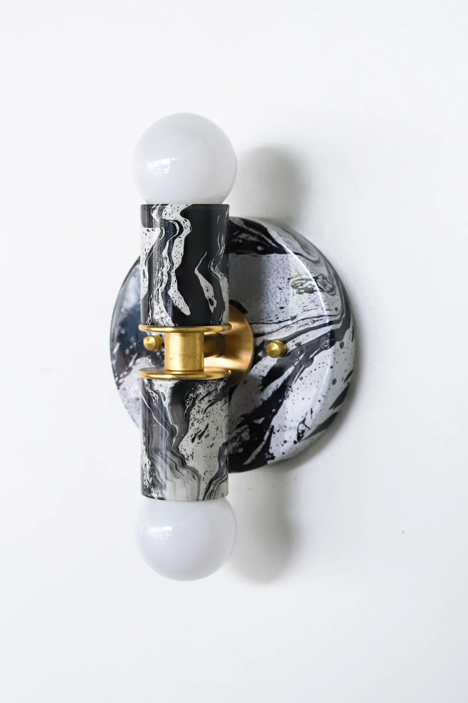 Black & White Marbled Small Thalia Sconce - Image 3