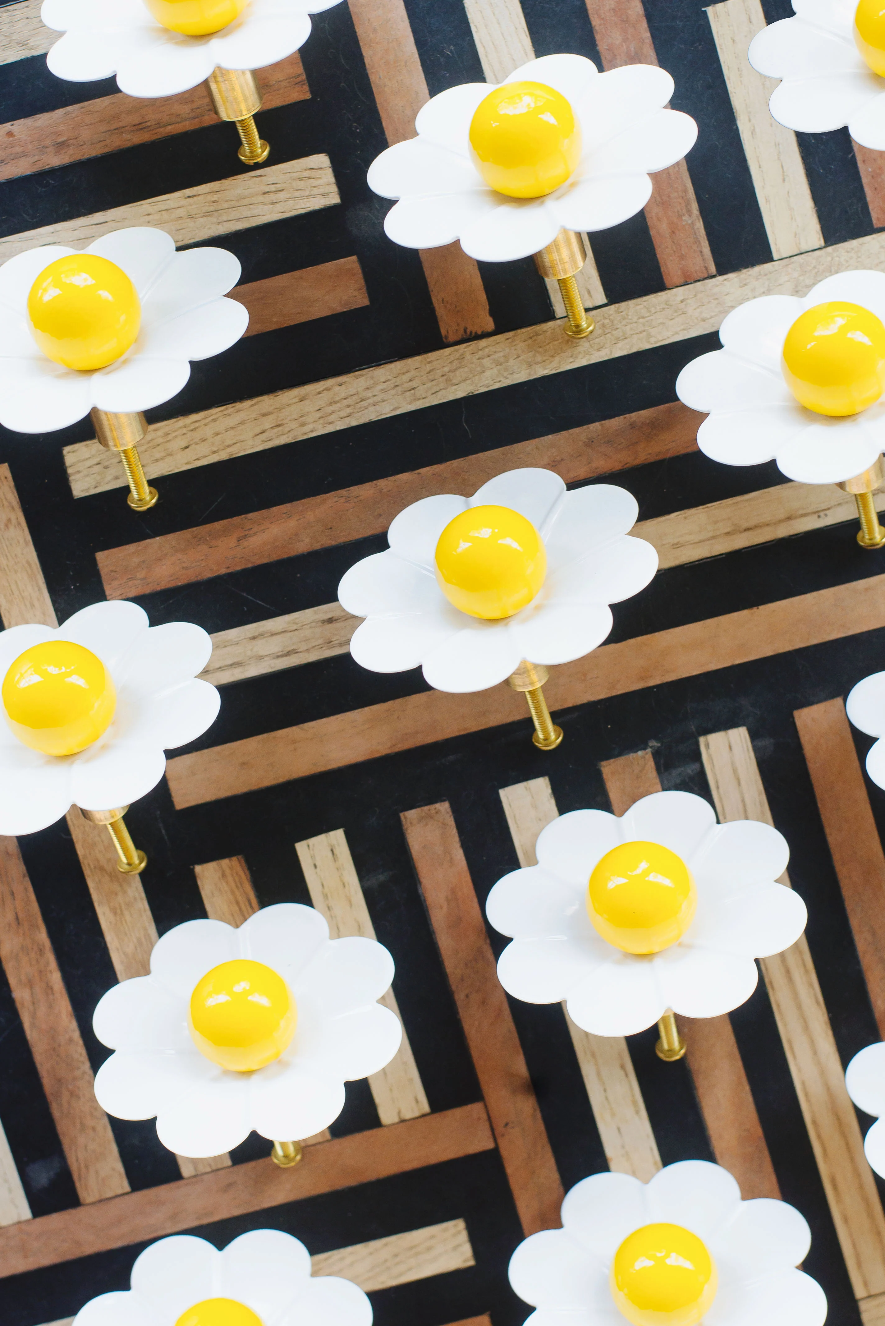 Daisy Drawer Pull with a Ball - Image 7