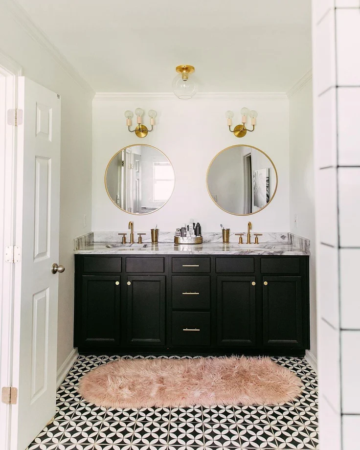 Julia Sconce - Image 22