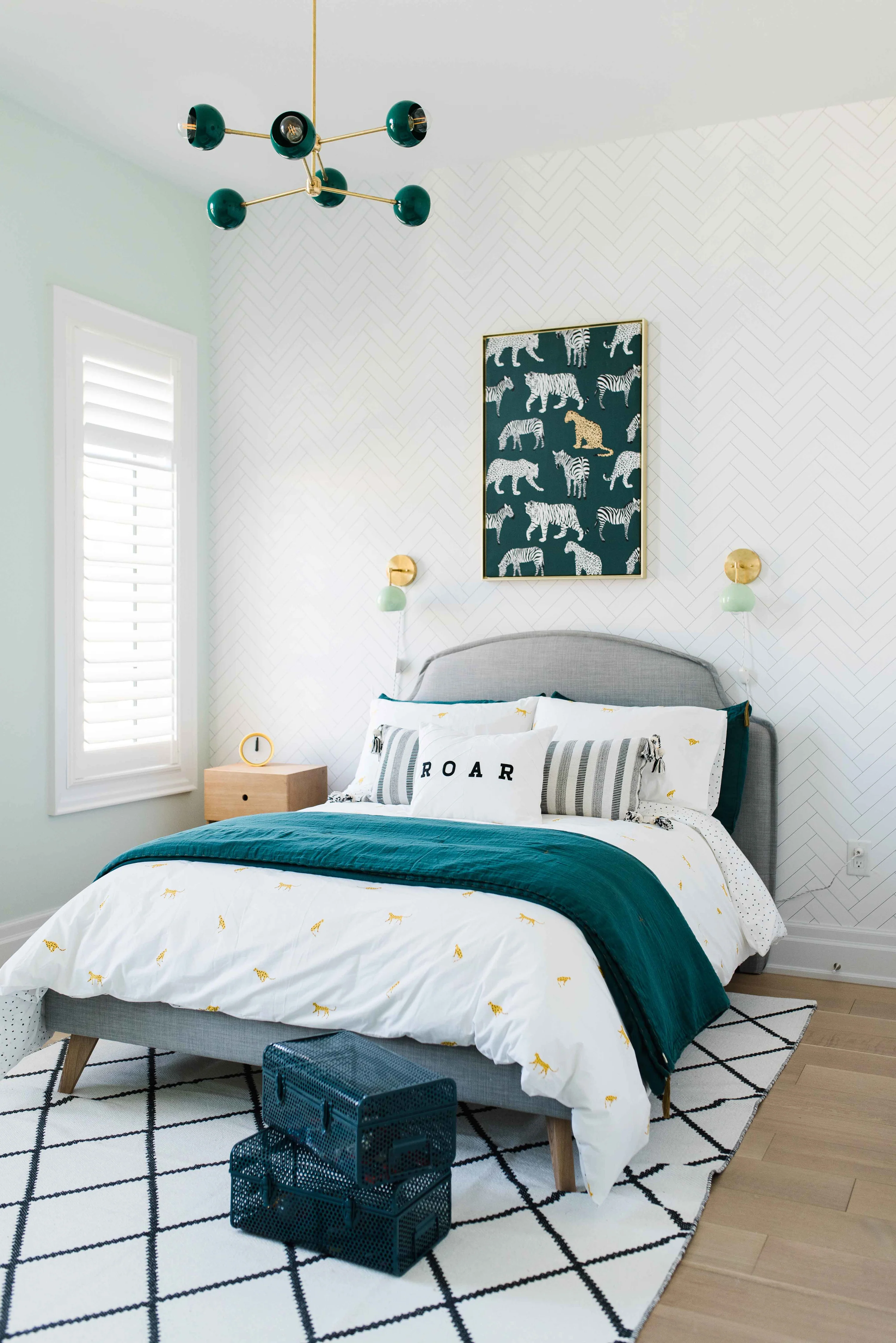 Loa-Annunciation Chandelier - Image 3