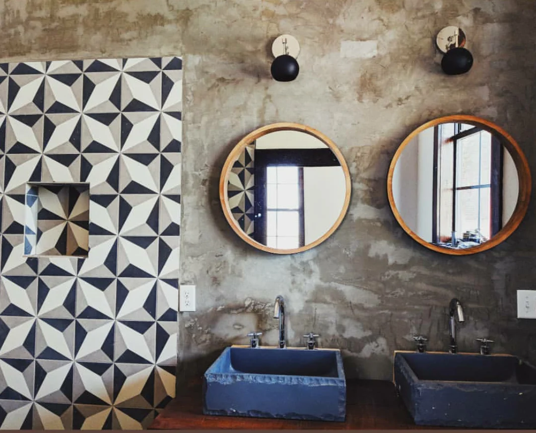 Loa Sconce with Matte Black Shade - Image 3