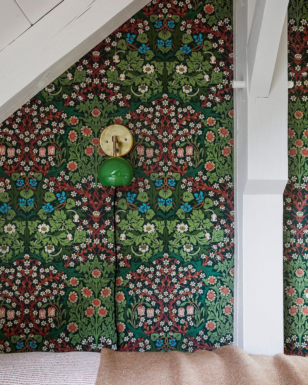 Loa Sconce with Spring Green Shade - Image 3