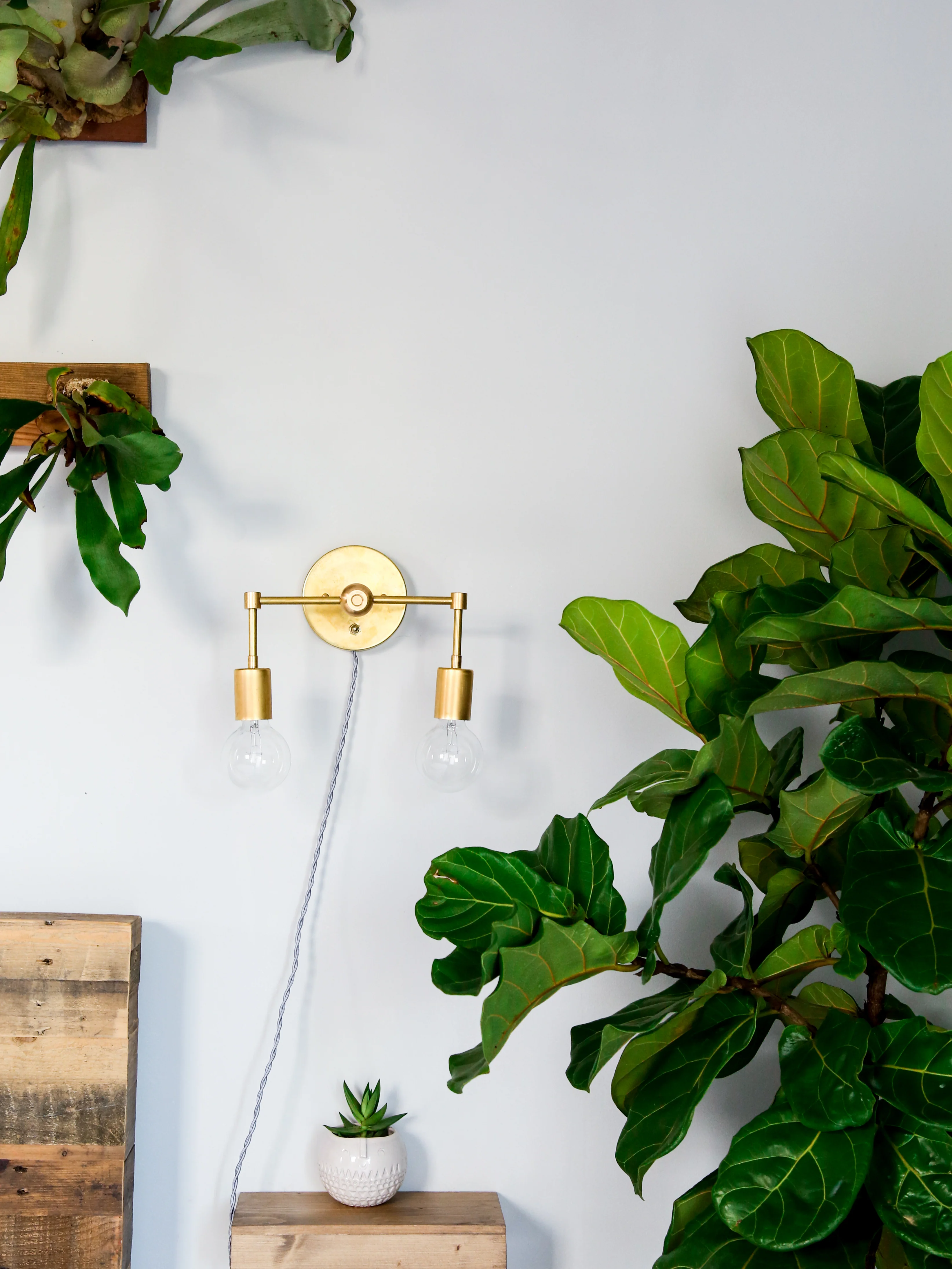 Small Magazine Sconce with two lights - Image 3